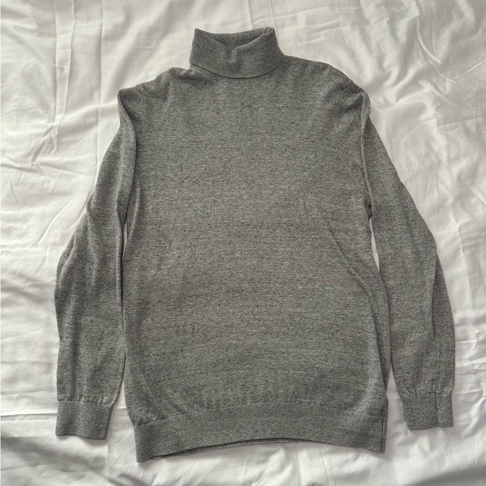 H&M Gray Turtleneck Sweater Classic Knit Design